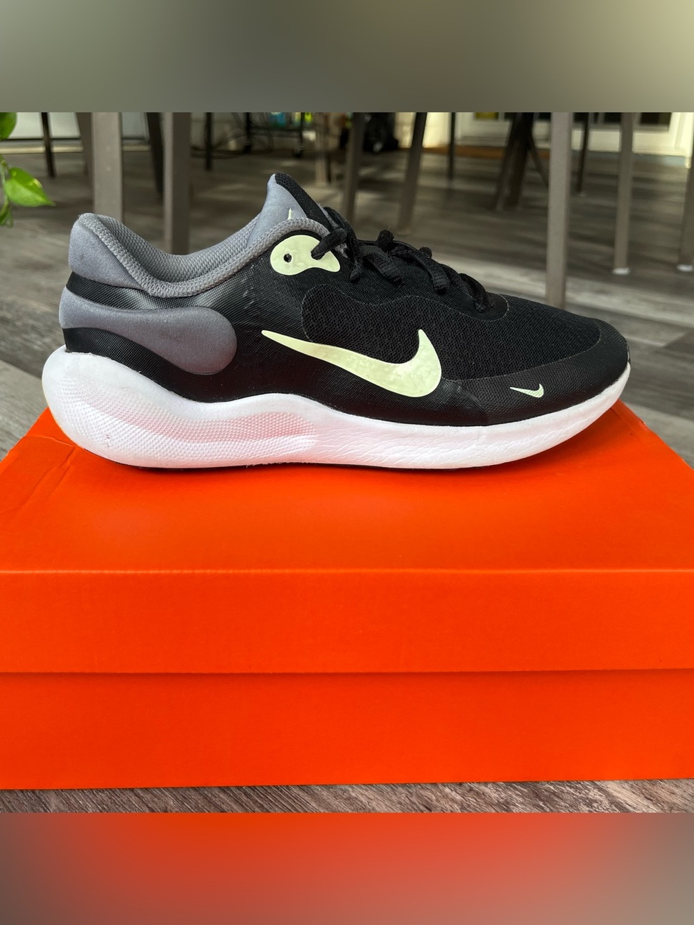 New NIKE Revolution 7. Big Boys Size 6Y. Color Black/Gray/Yellow.